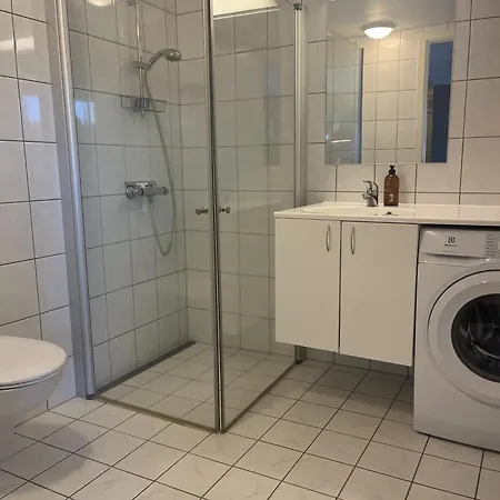 Romslig Toppleilighet 134 Kvm Med Balkong Perfekt For Firma Og Grupper