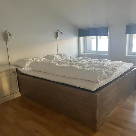 Lägenhet Romslig Toppleilighet 134 Kvm Med Balkong Perfekt For Firma Og Grupper