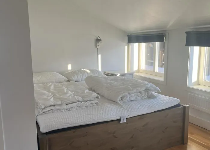 Romslig Toppleilighet 134 Kvm Med Balkong Perfekt For Firma Og Grupper