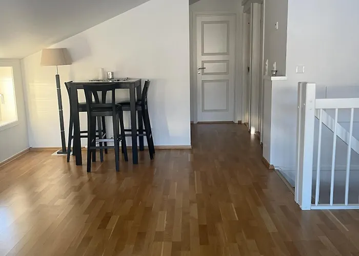 Appartement Romslig Toppleilighet 134 Kvm Med Balkong Perfekt For Firma Og Grupper *
