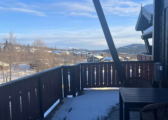 Romslig Toppleilighet 134 Kvm Med Balkong Perfekt For Firma Og Grupper